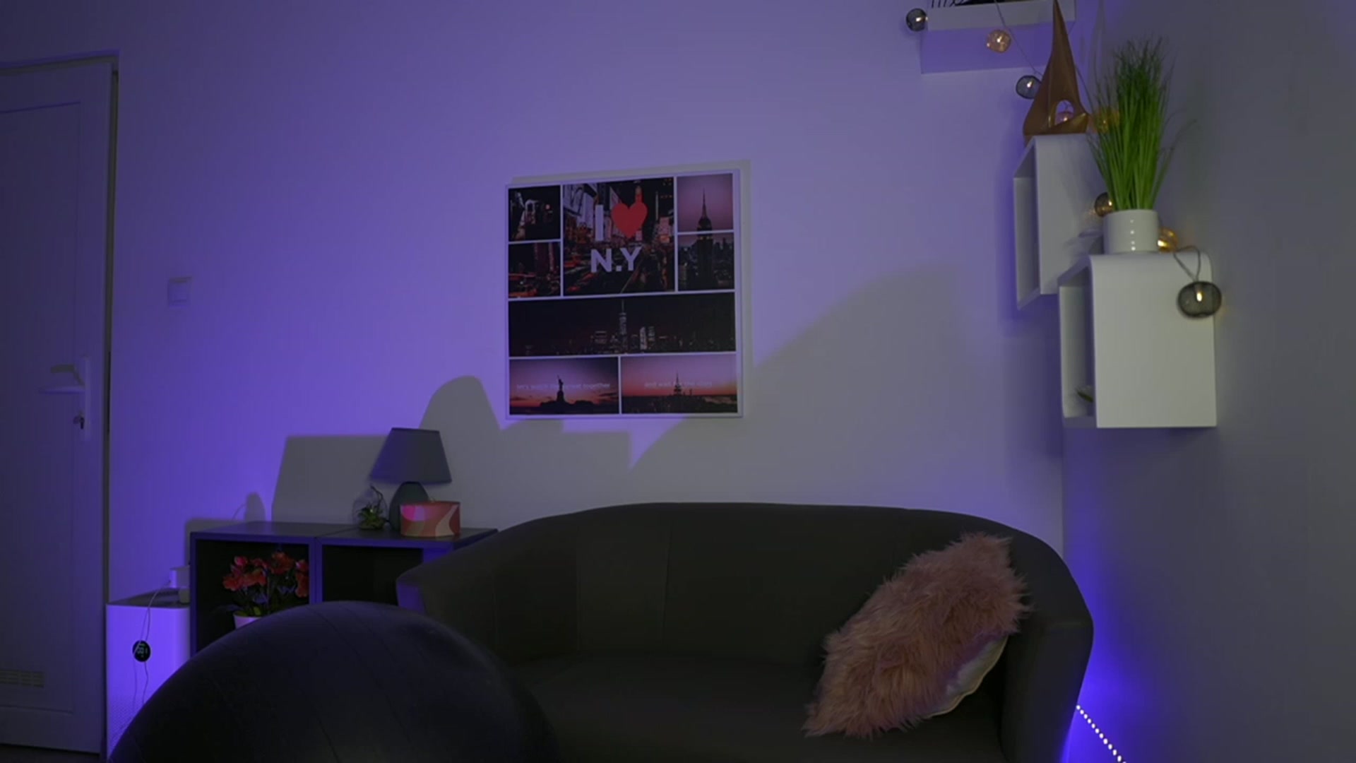 Gallery image thumbnail from Elly_Malkova_'s myfreecams stream on, 04/22/2023, 17:39 image 4 of 20