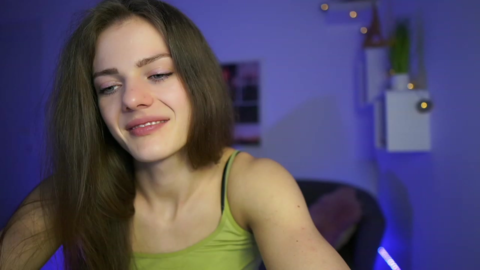 Gallery image thumbnail from Elly_Malkova_'s myfreecams stream on, 04/22/2023, 17:39 image 19 of 20