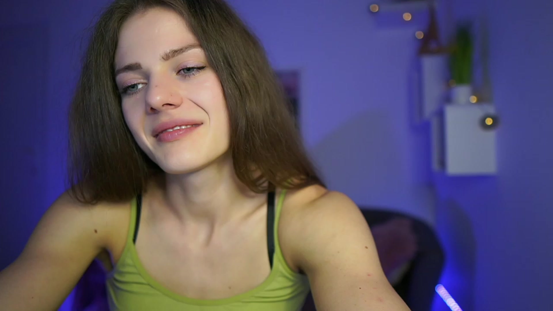 Gallery image thumbnail from Elly_Malkova_'s myfreecams stream on, 04/22/2023, 17:39 image 1 of 20