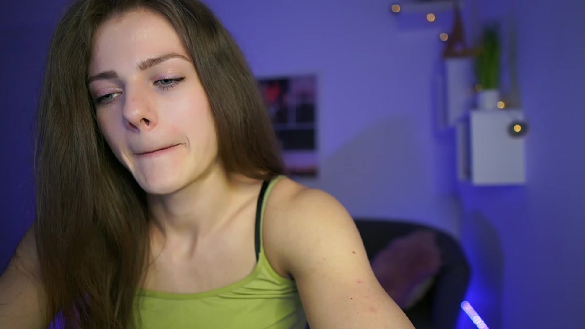 Gallery image thumbnail from Elly_Malkova_'s myfreecams stream on, 04/22/2023, 17:39 image 6 of 20
