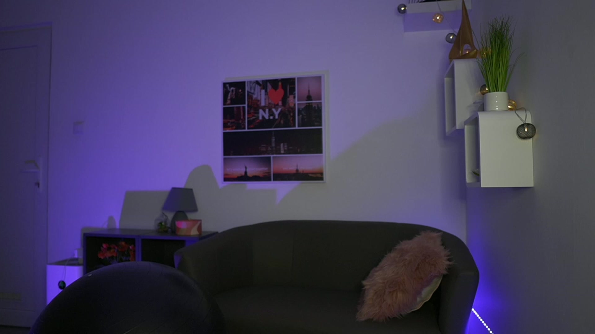 Gallery image thumbnail from Elly_Malkova_'s myfreecams stream on, 04/22/2023, 17:39 image 16 of 20