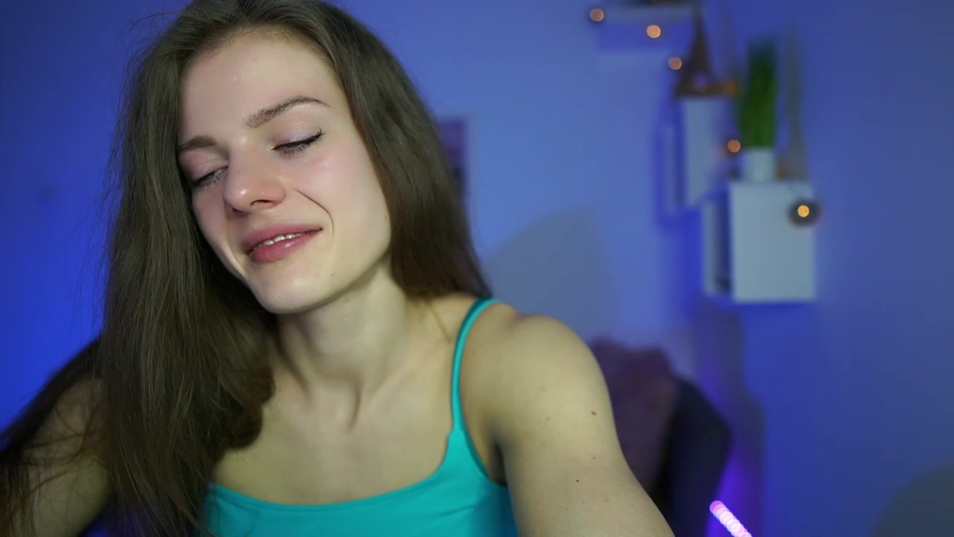 Gallery image thumbnail from Elly_Malkova_'s myfreecams stream on, 04/23/2023, 19:49 image 5 of 20