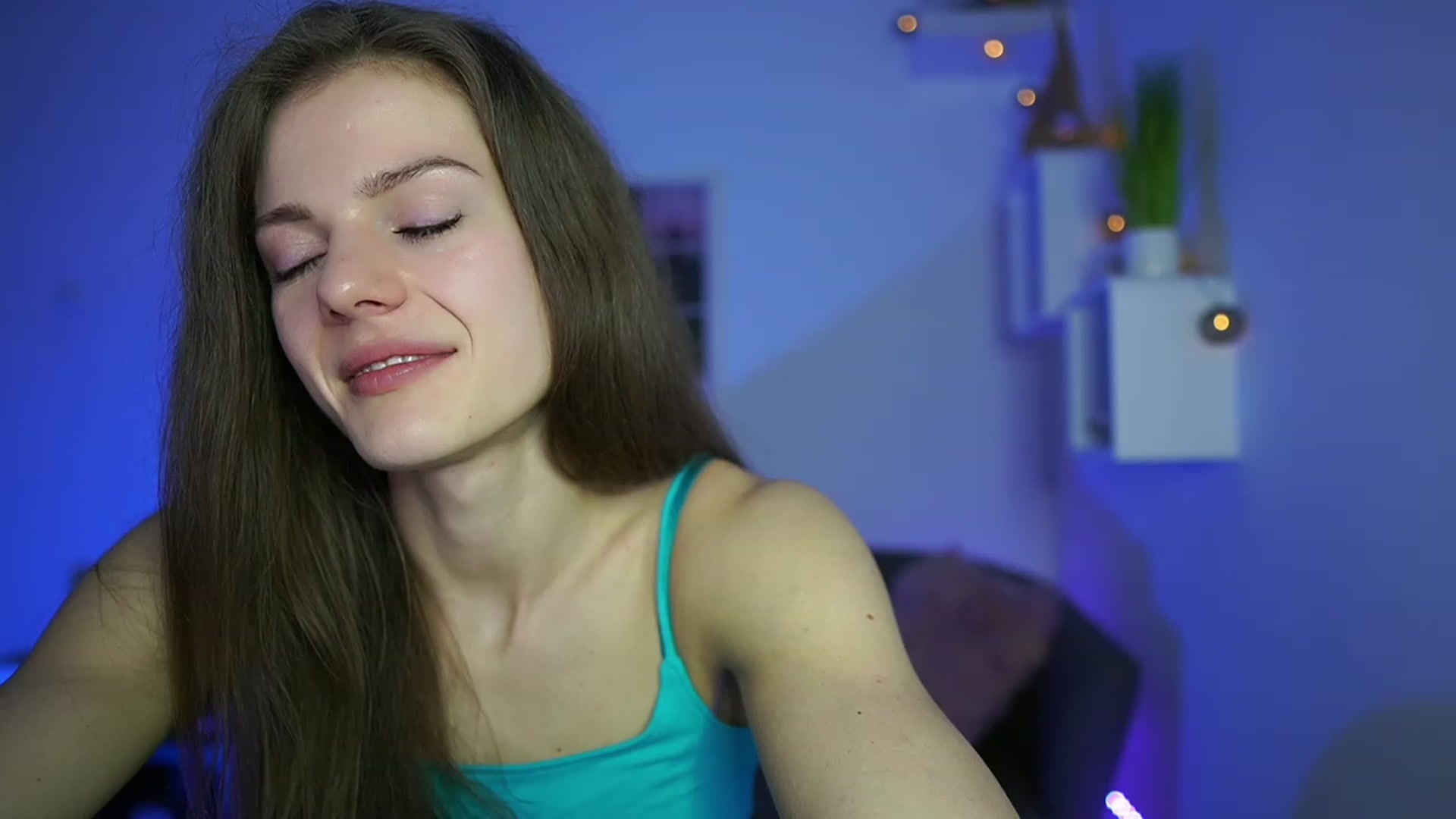 Gallery image thumbnail from Elly_Malkova_'s myfreecams stream on, 04/23/2023, 21:39 image 17 of 20