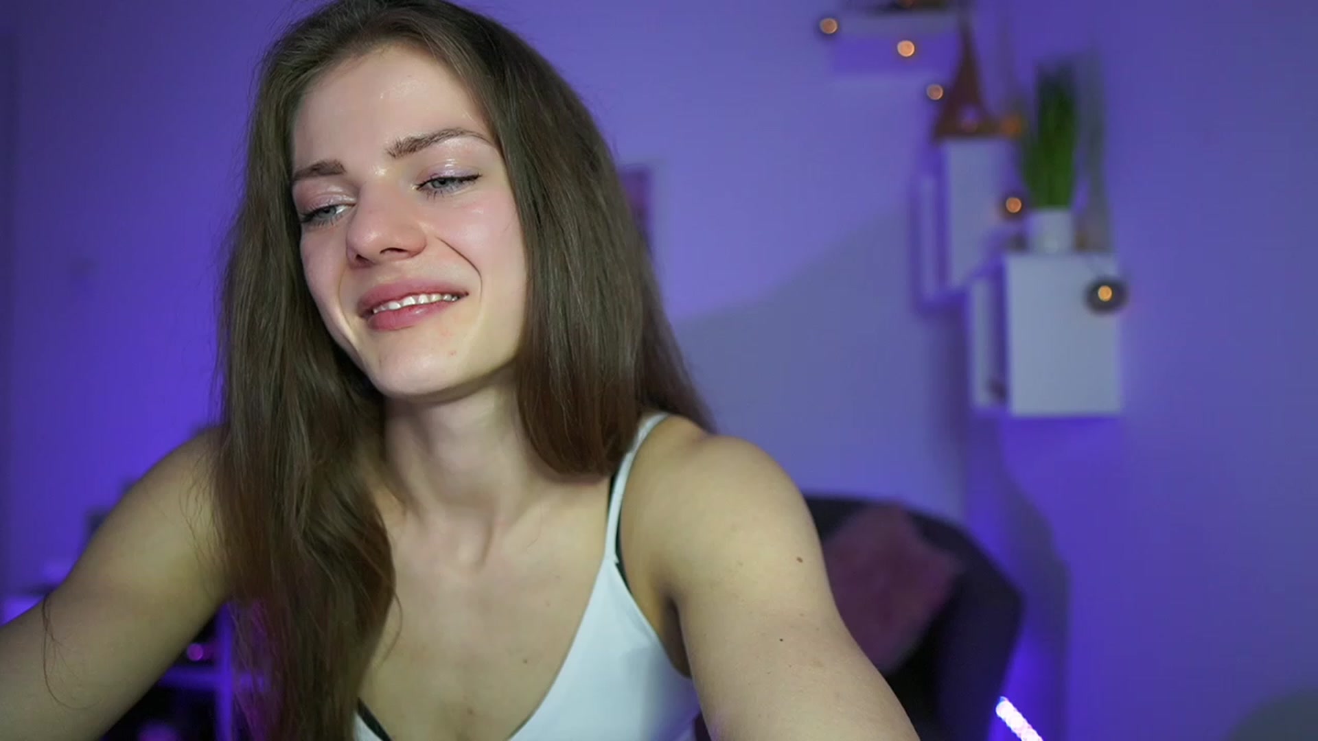 Gallery image thumbnail from Elly_Malkova_'s myfreecams stream on, 04/26/2023, 20:02 image 10 of 20