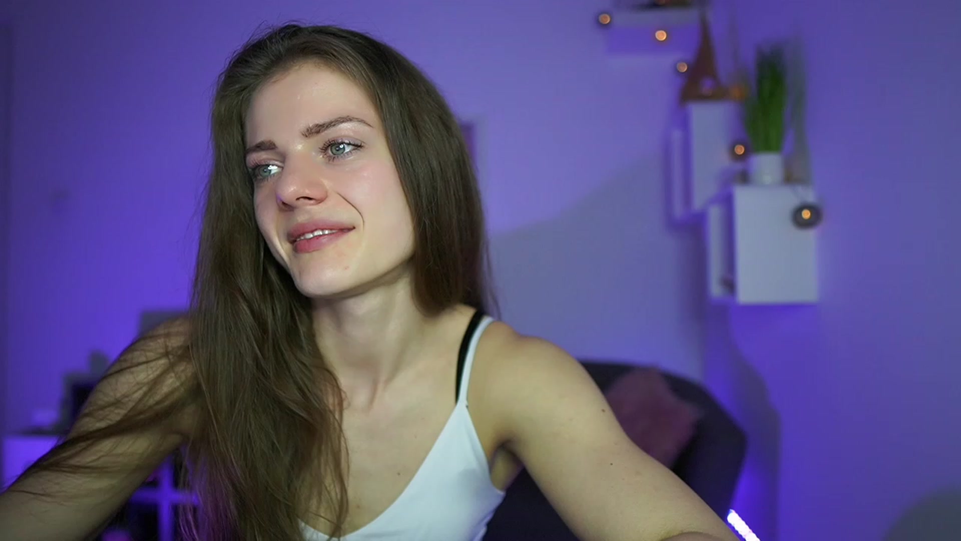 Gallery image thumbnail from Elly_Malkova_'s myfreecams stream on, 04/26/2023, 20:02 image 2 of 20