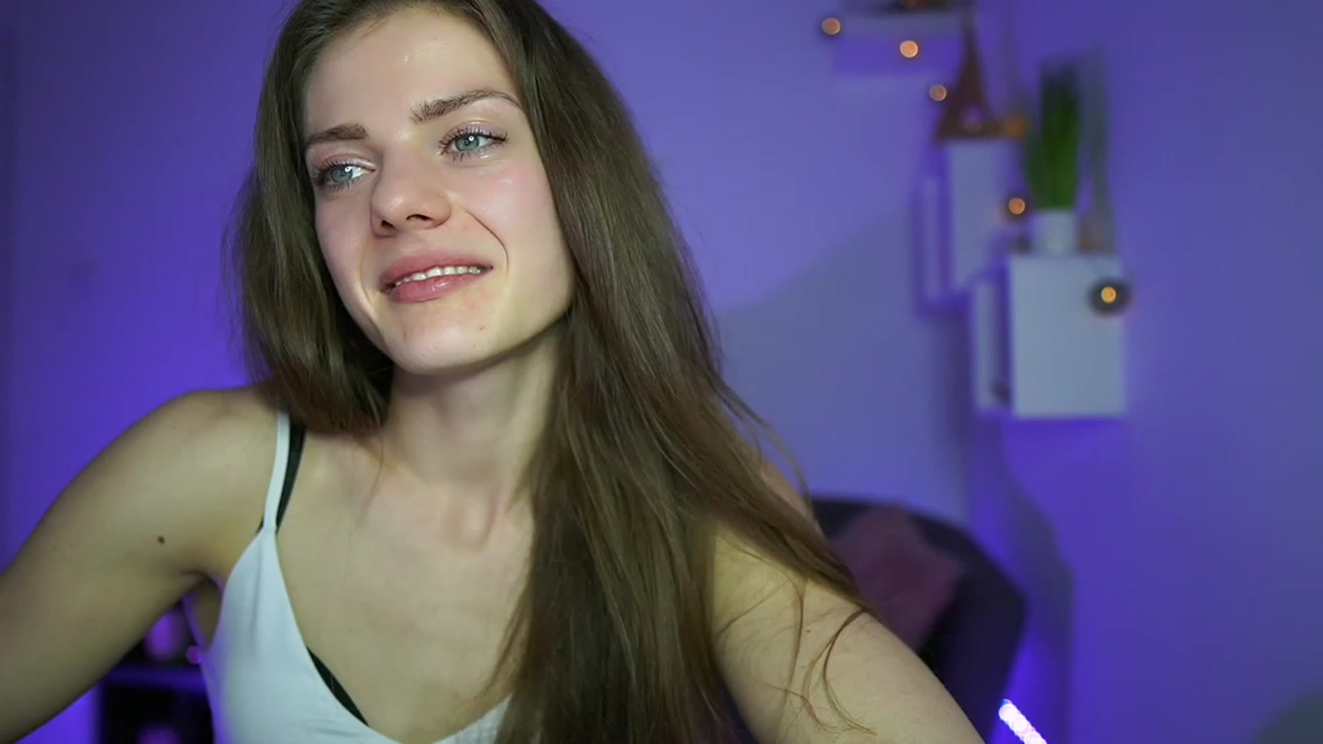Gallery image thumbnail from Elly_Malkova_'s myfreecams stream on, 04/26/2023, 20:02 image 20 of 20