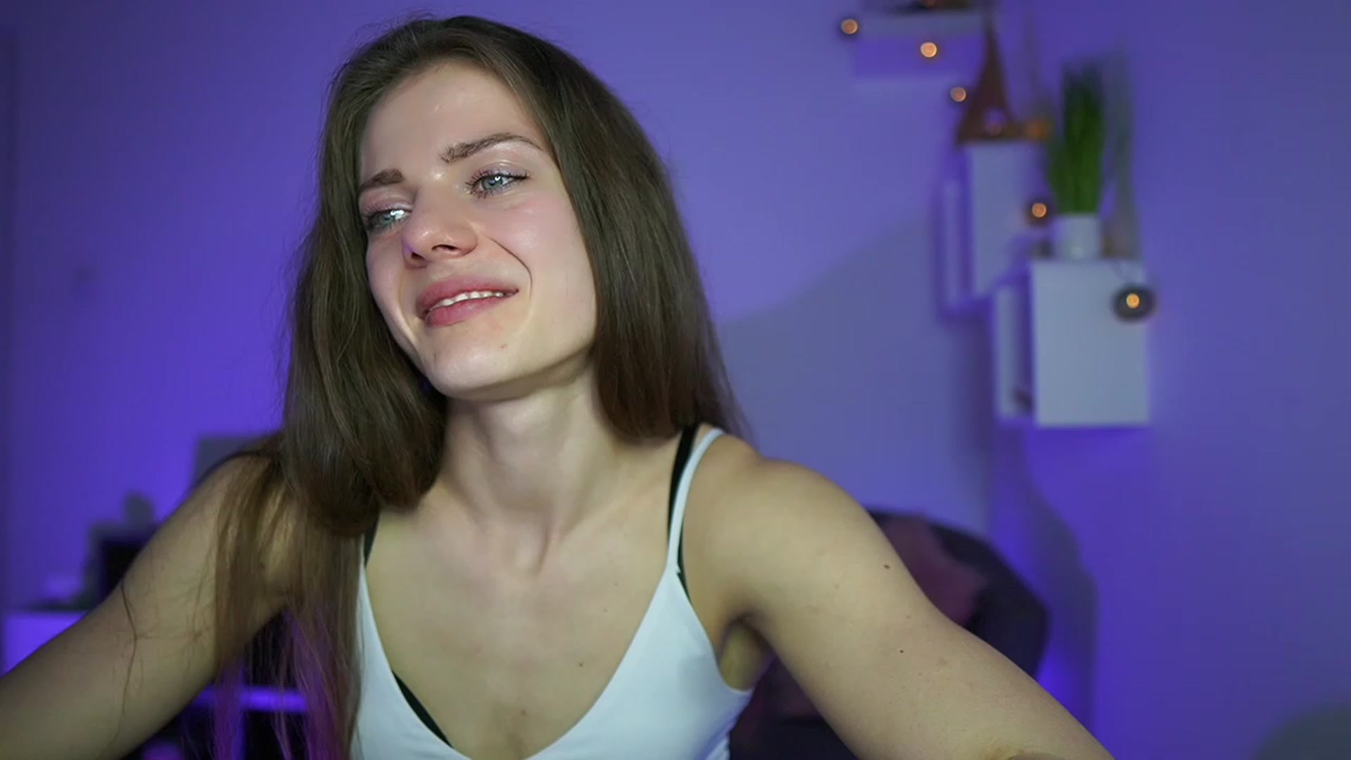 Gallery image thumbnail from Elly_Malkova_'s myfreecams stream on, 04/26/2023, 20:02 image 9 of 20