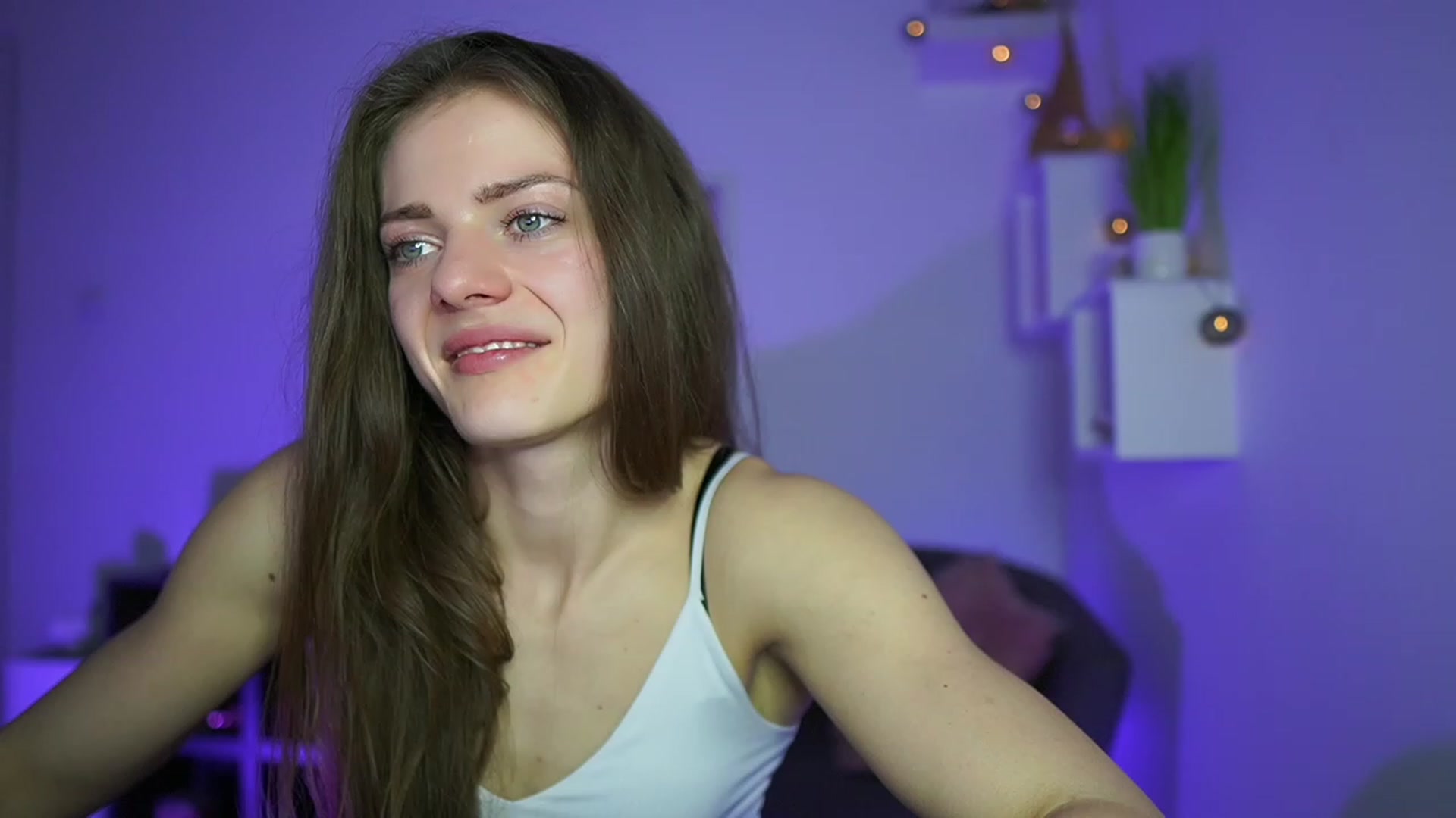 Gallery image thumbnail from Elly_Malkova_'s myfreecams stream on, 04/26/2023, 20:02 image 13 of 20