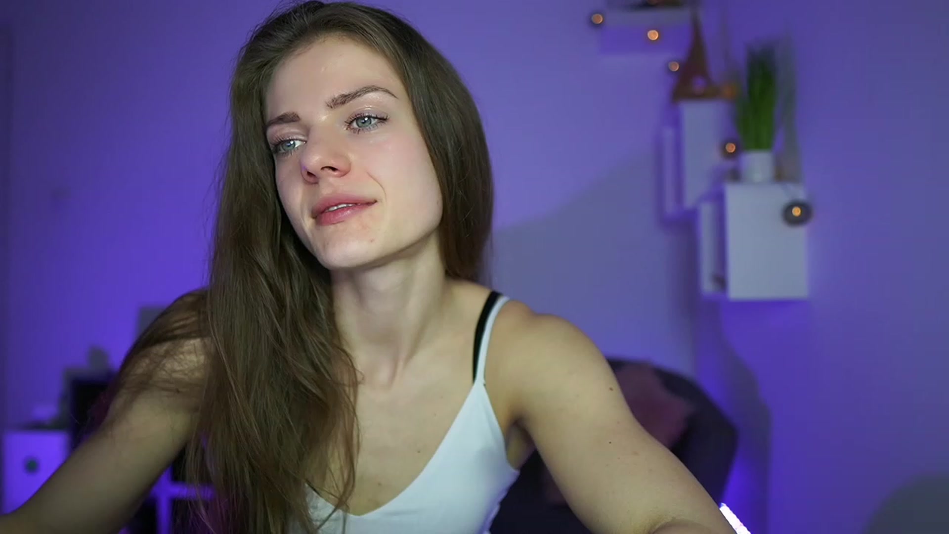 Gallery image thumbnail from Elly_Malkova_'s myfreecams stream on, 04/26/2023, 20:02 image 1 of 20