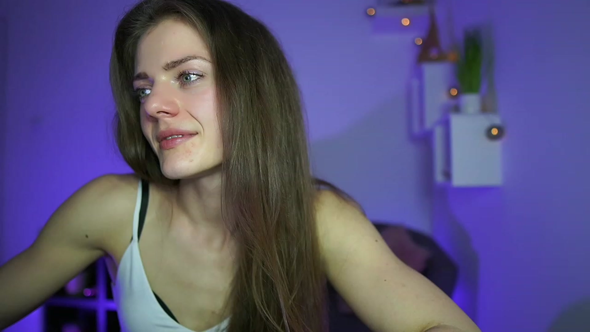 Gallery image thumbnail from Elly_Malkova_'s myfreecams stream on, 04/26/2023, 20:02 image 17 of 20