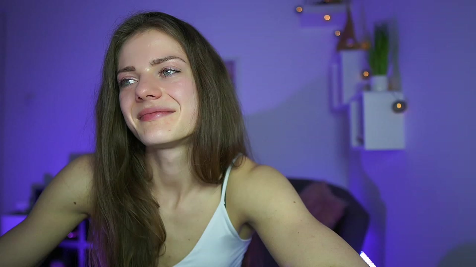 Gallery image thumbnail from Elly_Malkova_'s myfreecams stream on, 04/26/2023, 20:02 image 14 of 20