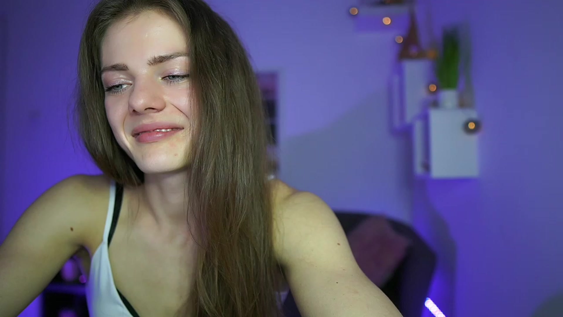 Gallery image thumbnail from Elly_Malkova_'s myfreecams stream on, 04/26/2023, 20:02 image 19 of 20