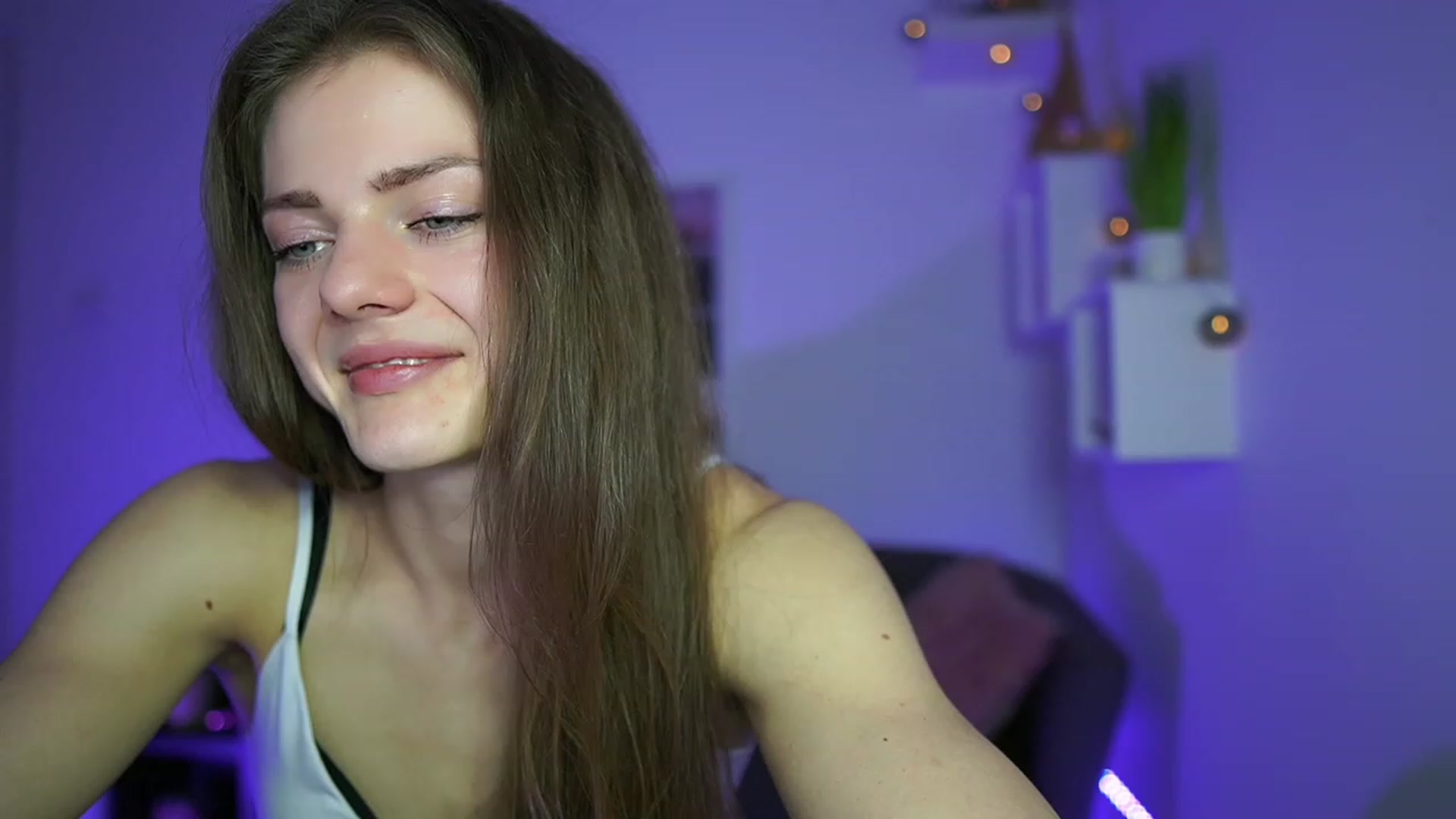 Gallery image thumbnail from Elly_Malkova_'s myfreecams stream on, 04/26/2023, 20:02 image 18 of 20