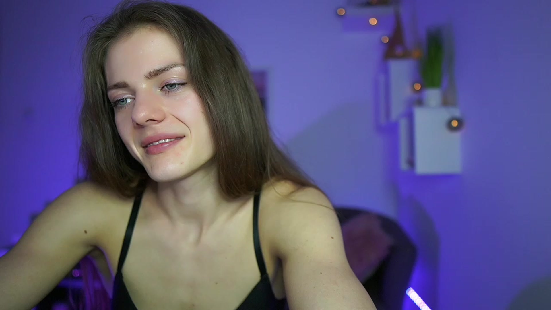 Gallery image thumbnail from Elly_Malkova_'s myfreecams stream on, 04/26/2023, 22:08 image 12 of 20
