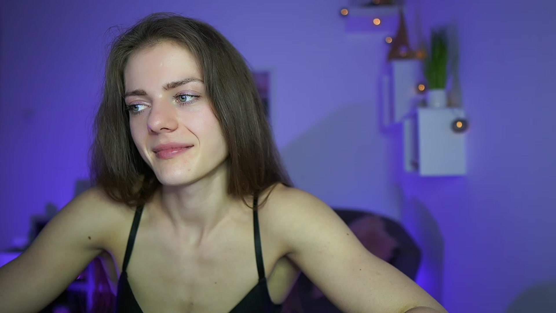 Gallery image thumbnail from Elly_Malkova_'s myfreecams stream on, 04/26/2023, 22:08 image 15 of 20
