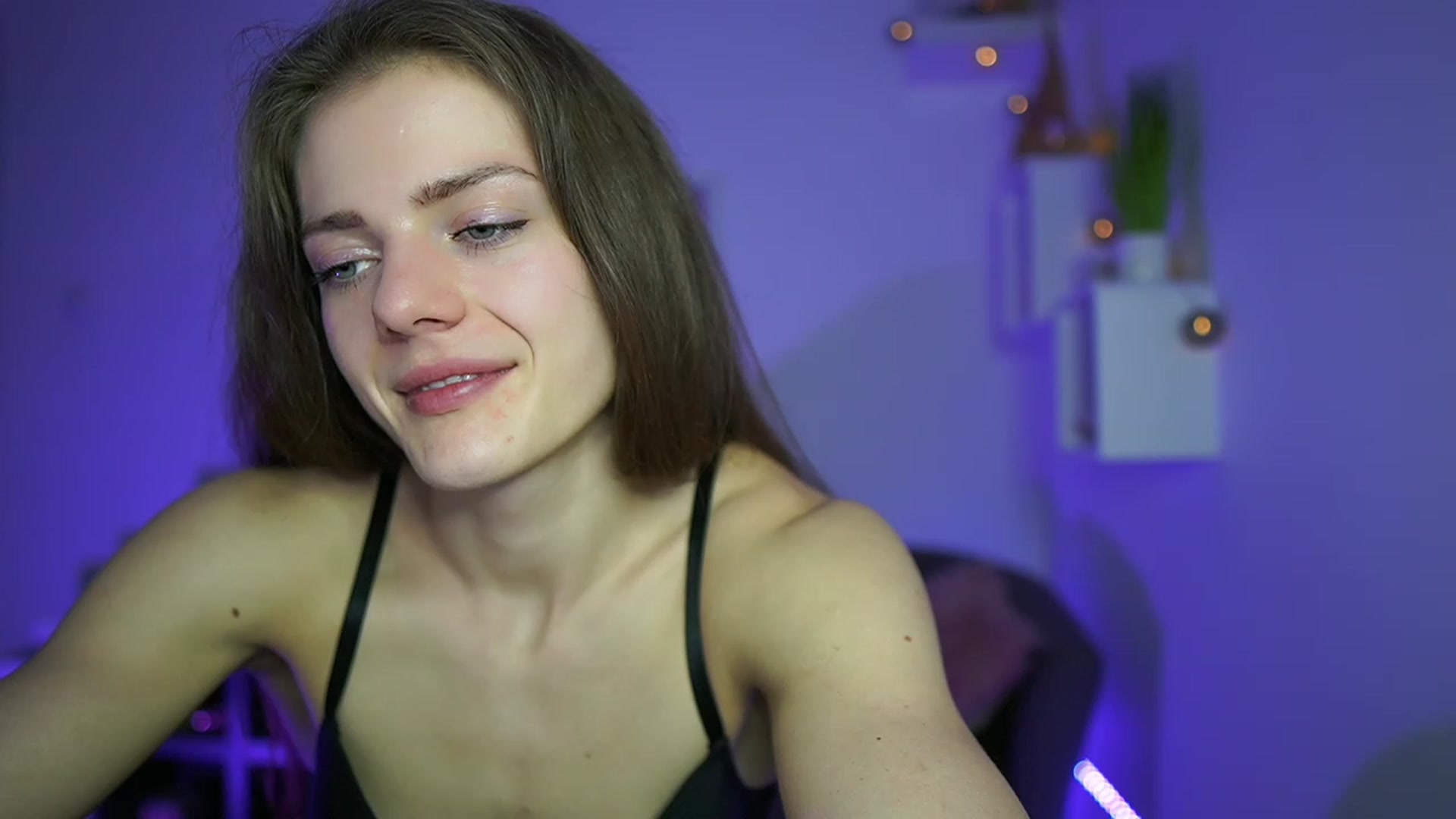 Gallery image thumbnail from Elly_Malkova_'s myfreecams stream on, 04/26/2023, 22:08 image 9 of 20