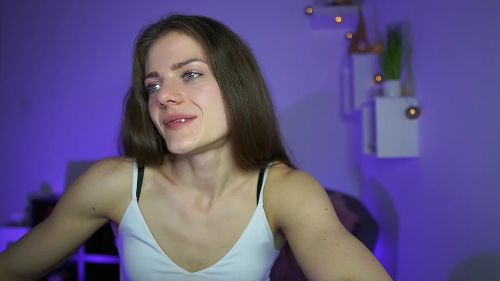 Gallery image thumbnail from Elly_Malkova_'s myfreecams stream on, 04/26/2023, 22:08 image 2 of 20
