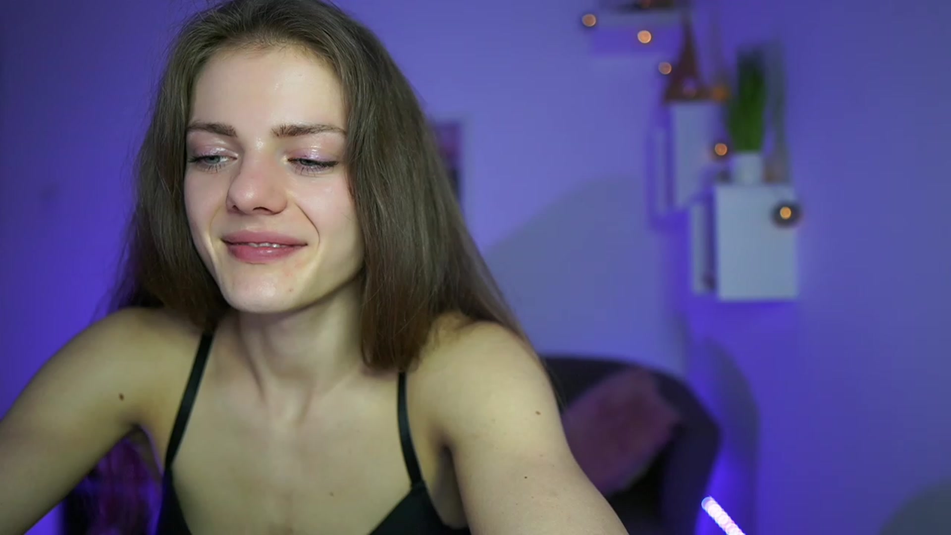 Gallery image thumbnail from Elly_Malkova_'s myfreecams stream on, 04/26/2023, 22:08 image 13 of 20