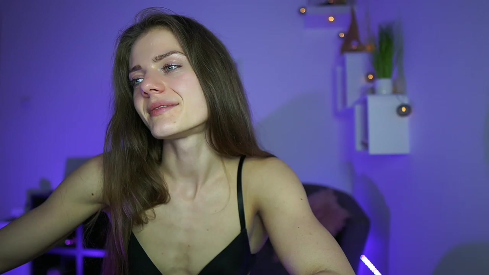 Gallery image thumbnail from Elly_Malkova_'s myfreecams stream on, 04/26/2023, 22:08 image 19 of 20
