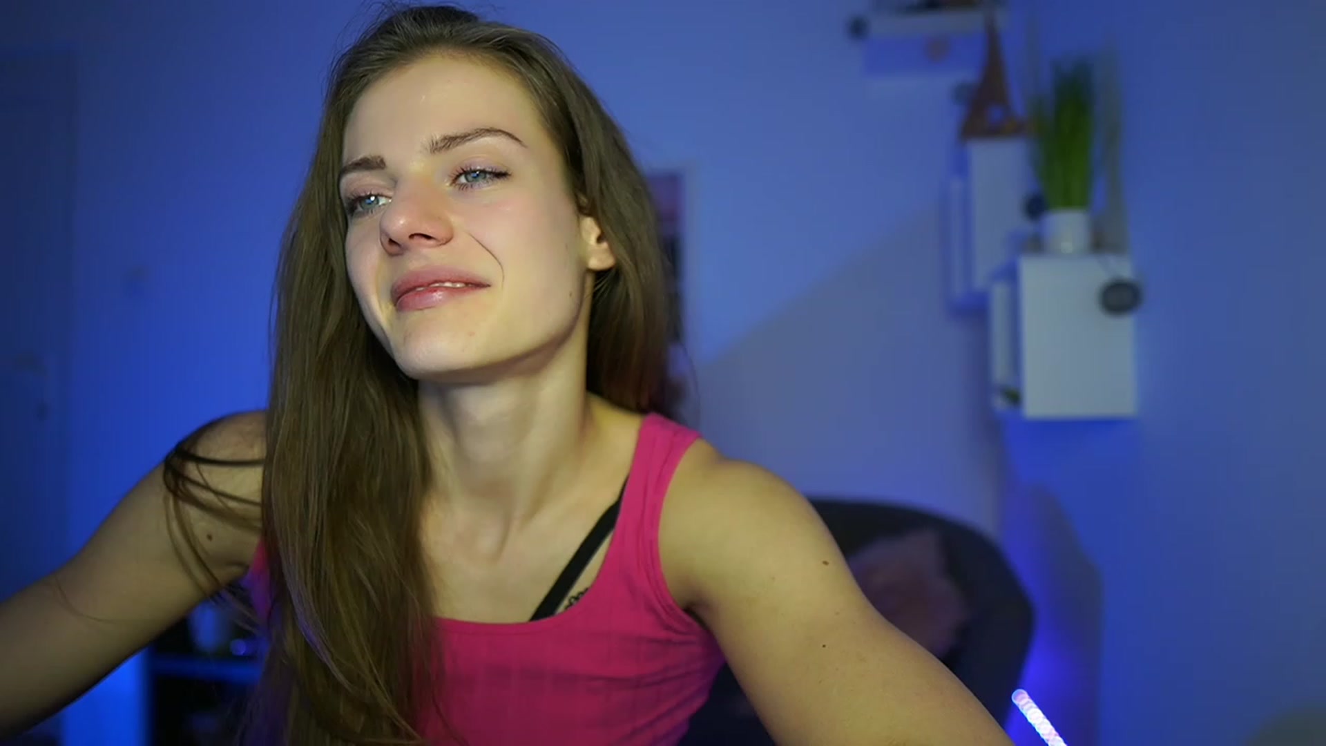 Gallery image thumbnail from Elly_Malkova_'s myfreecams stream on, 04/28/2023, 16:19 image 14 of 20
