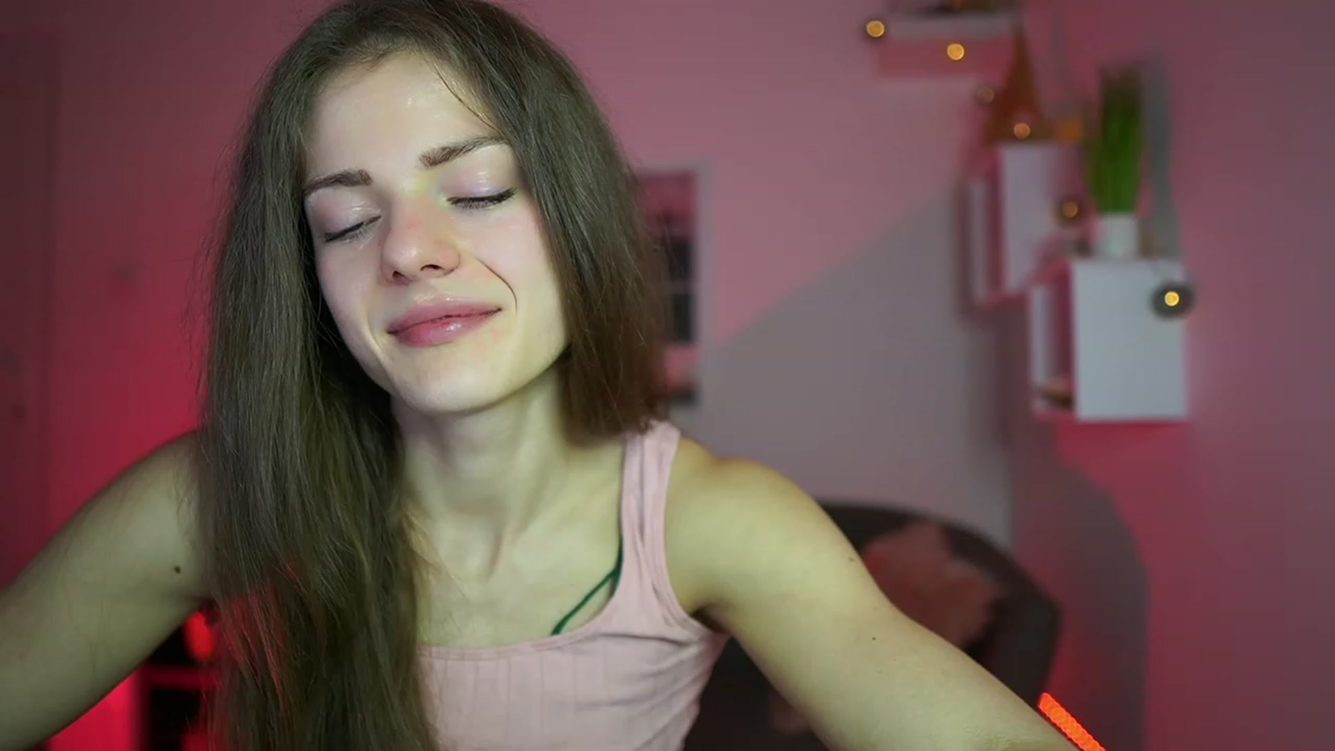Gallery image thumbnail from Elly_Malkova_'s myfreecams stream on, 04/29/2023, 14:01 image 15 of 20