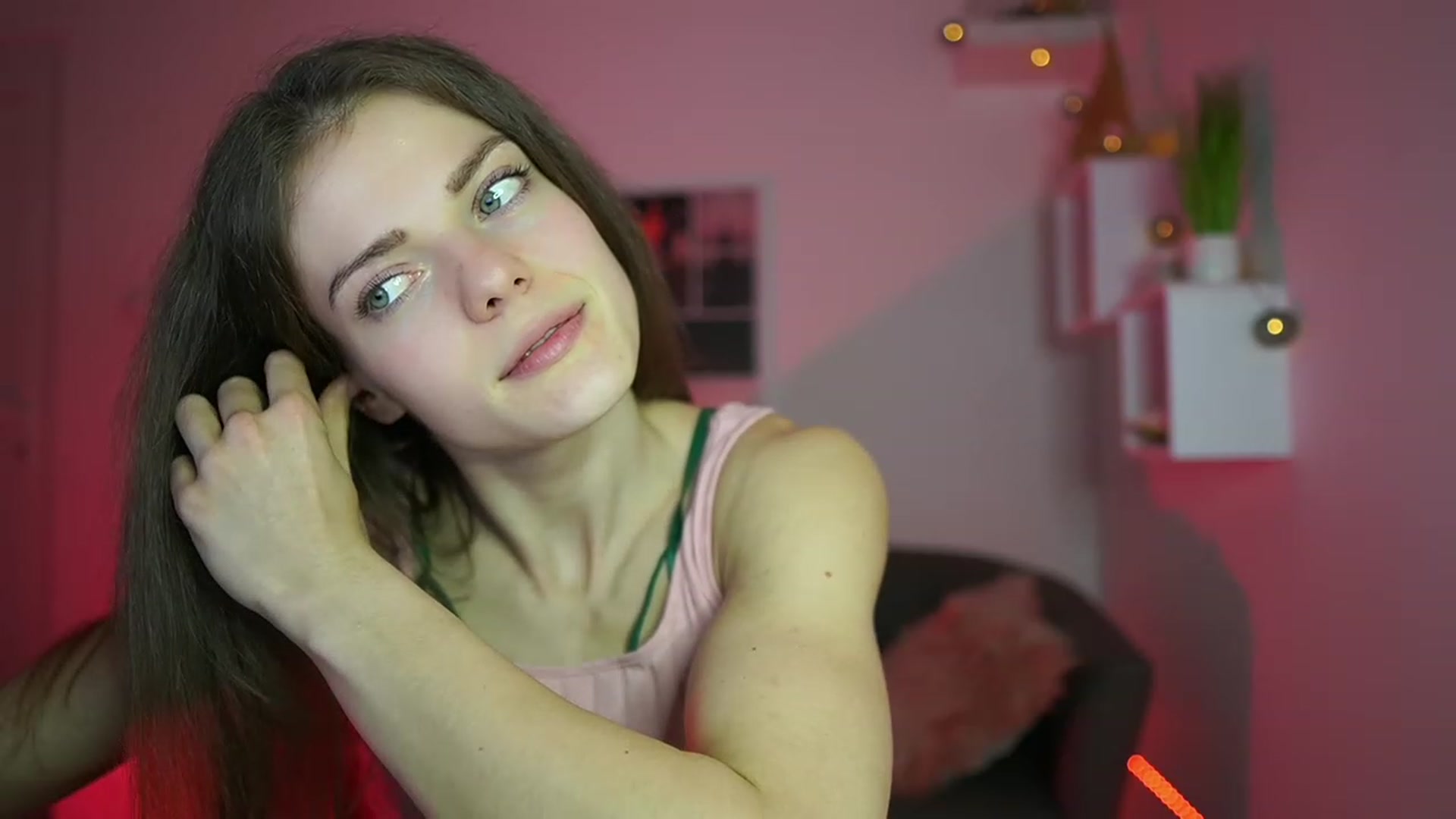 Gallery image thumbnail from Elly_Malkova_'s myfreecams stream on, 04/29/2023, 15:25 image 10 of 20