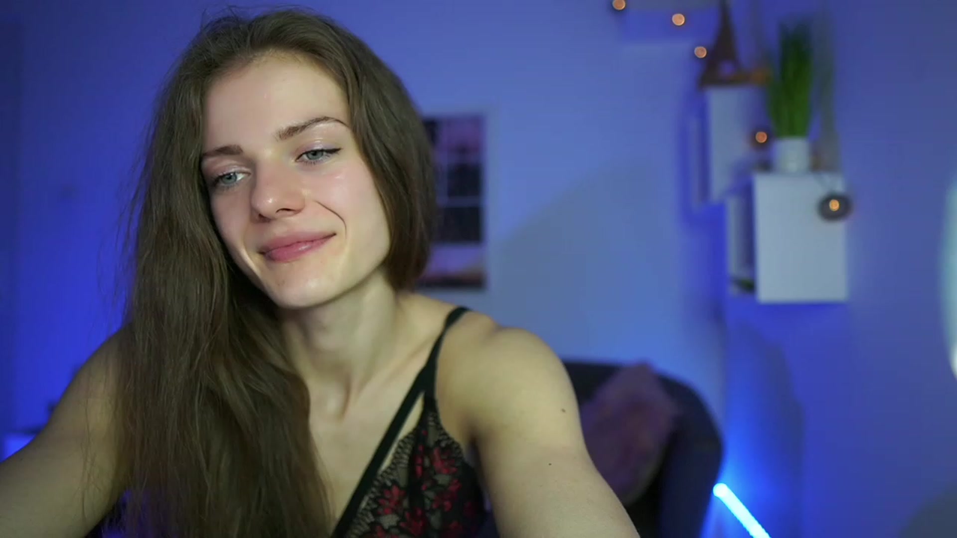 Gallery image thumbnail from Elly_Malkova_'s myfreecams stream on, 05/02/2023, 21:00 image 11 of 20