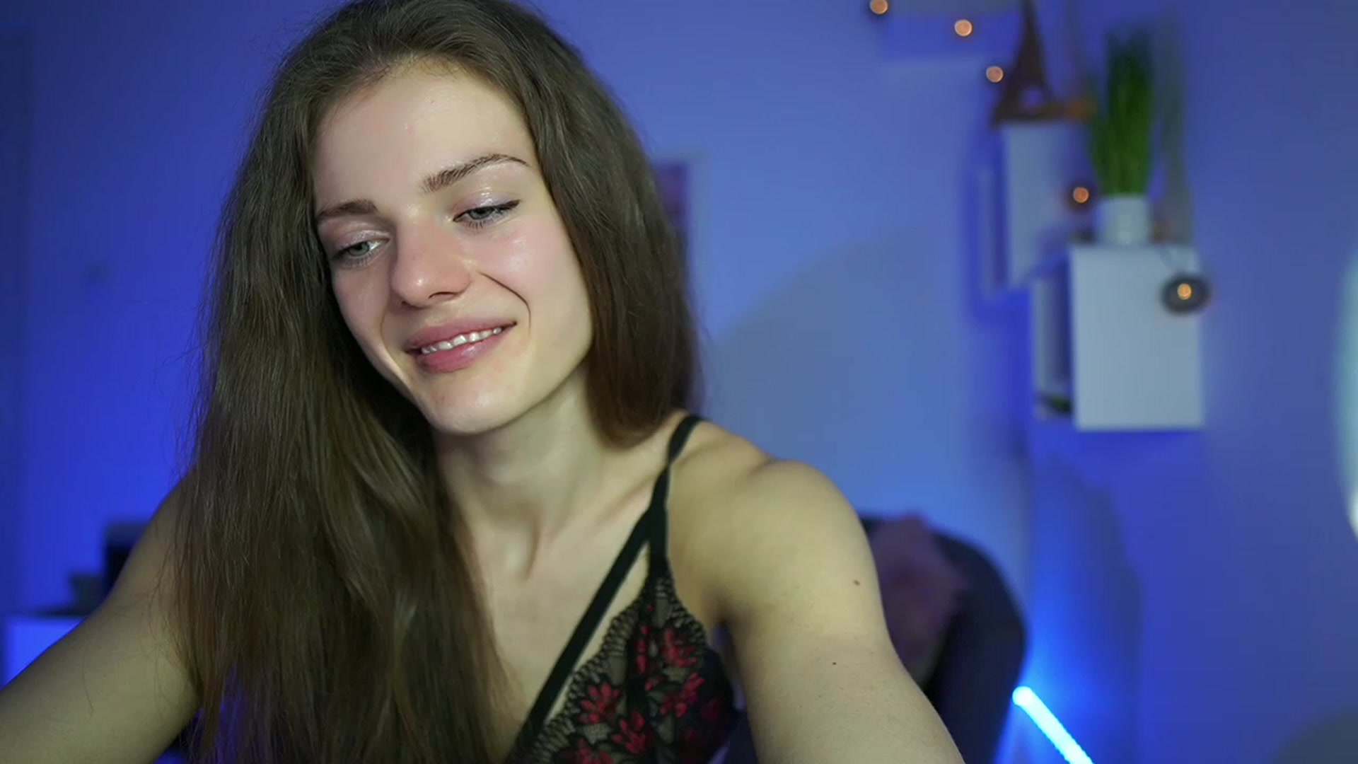 Gallery image thumbnail from Elly_Malkova_'s myfreecams stream on, 05/02/2023, 21:00 image 9 of 20