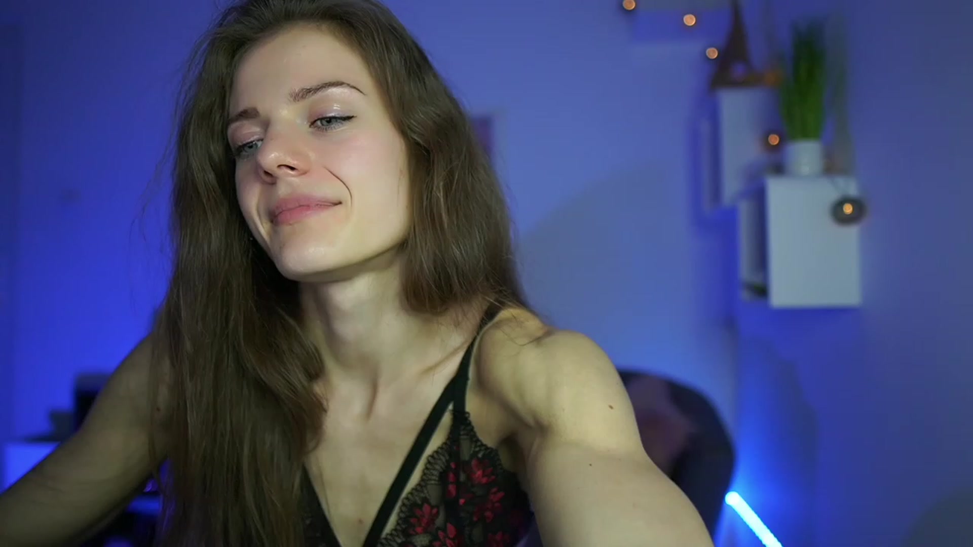 Gallery image thumbnail from Elly_Malkova_'s myfreecams stream on, 05/02/2023, 21:00 image 17 of 20