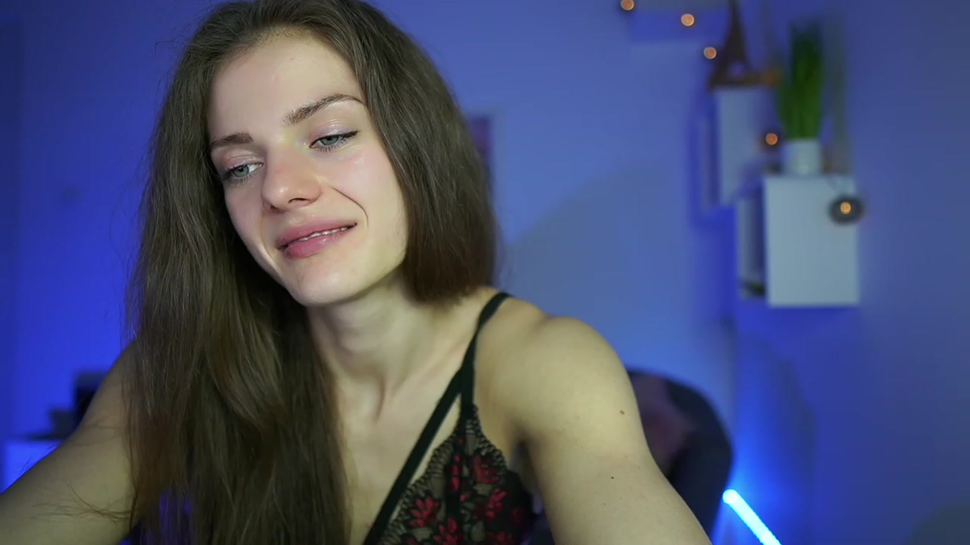 Gallery image thumbnail from Elly_Malkova_'s myfreecams stream on, 05/02/2023, 21:00 image 14 of 20