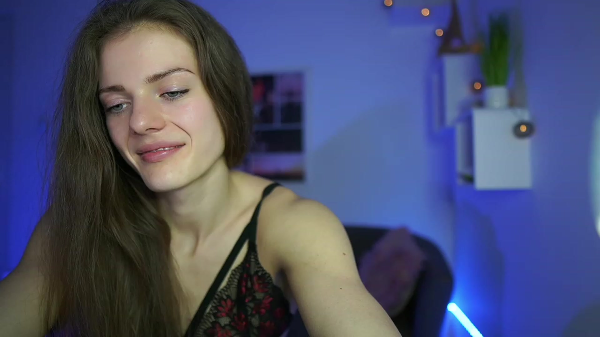 Gallery image thumbnail from Elly_Malkova_'s myfreecams stream on, 05/02/2023, 21:00 image 10 of 20