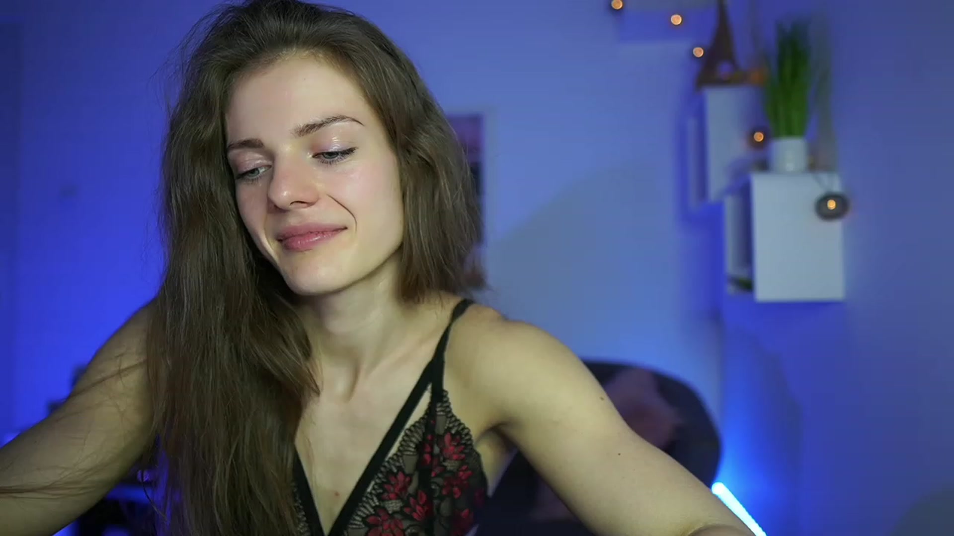 Gallery image thumbnail from Elly_Malkova_'s myfreecams stream on, 05/02/2023, 21:00 image 16 of 20