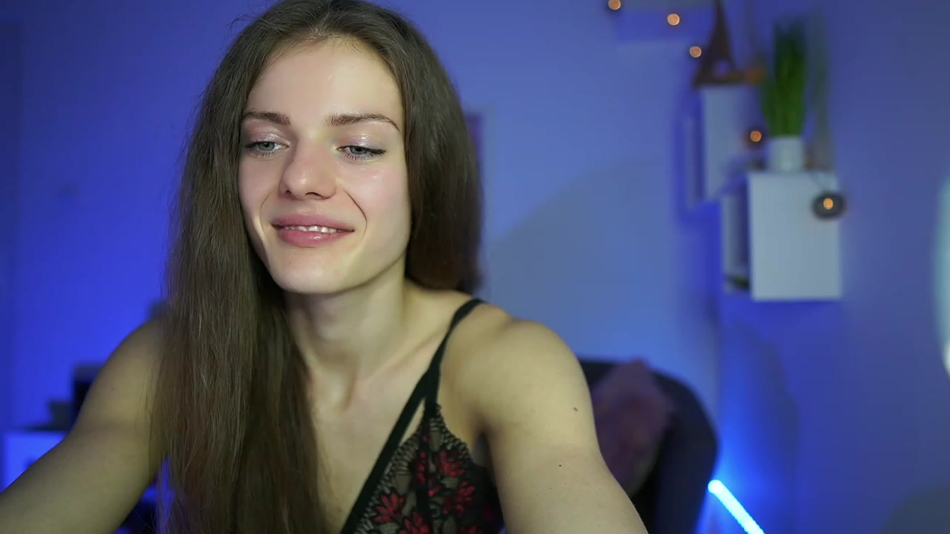 Gallery image thumbnail from Elly_Malkova_'s myfreecams stream on, 05/02/2023, 21:00 image 12 of 20