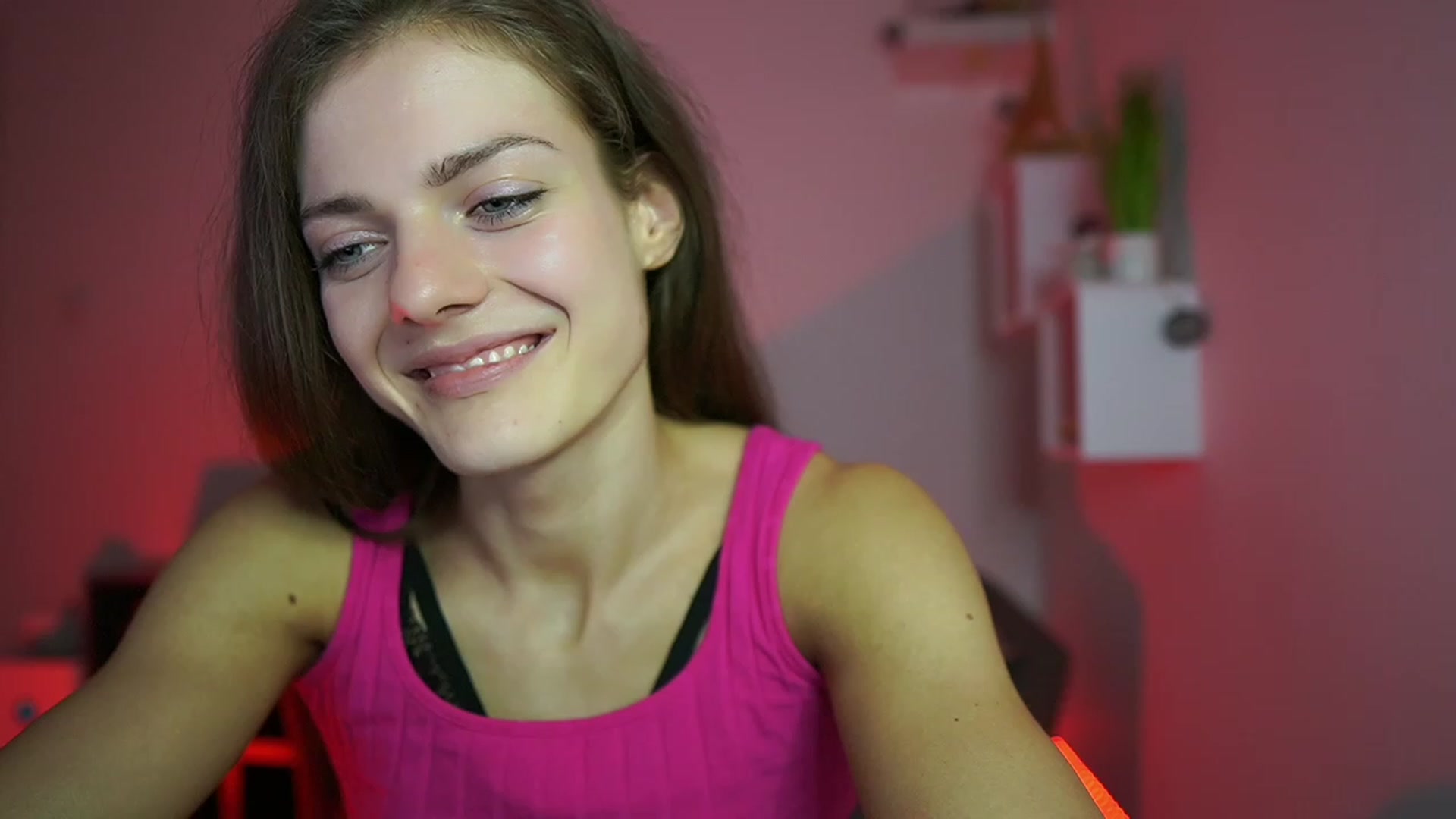 Gallery image thumbnail from Elly_Malkova_'s myfreecams stream on, 05/09/2023, 23:11 image 4 of 20
