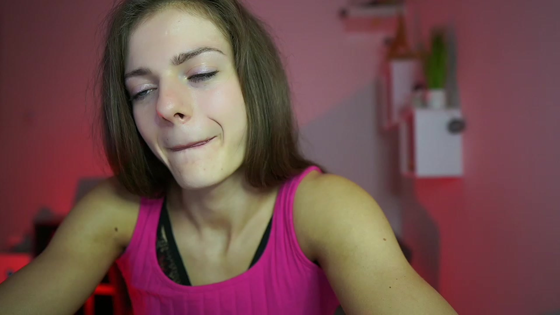 Gallery image thumbnail from Elly_Malkova_'s myfreecams stream on, 05/09/2023, 23:11 image 15 of 20