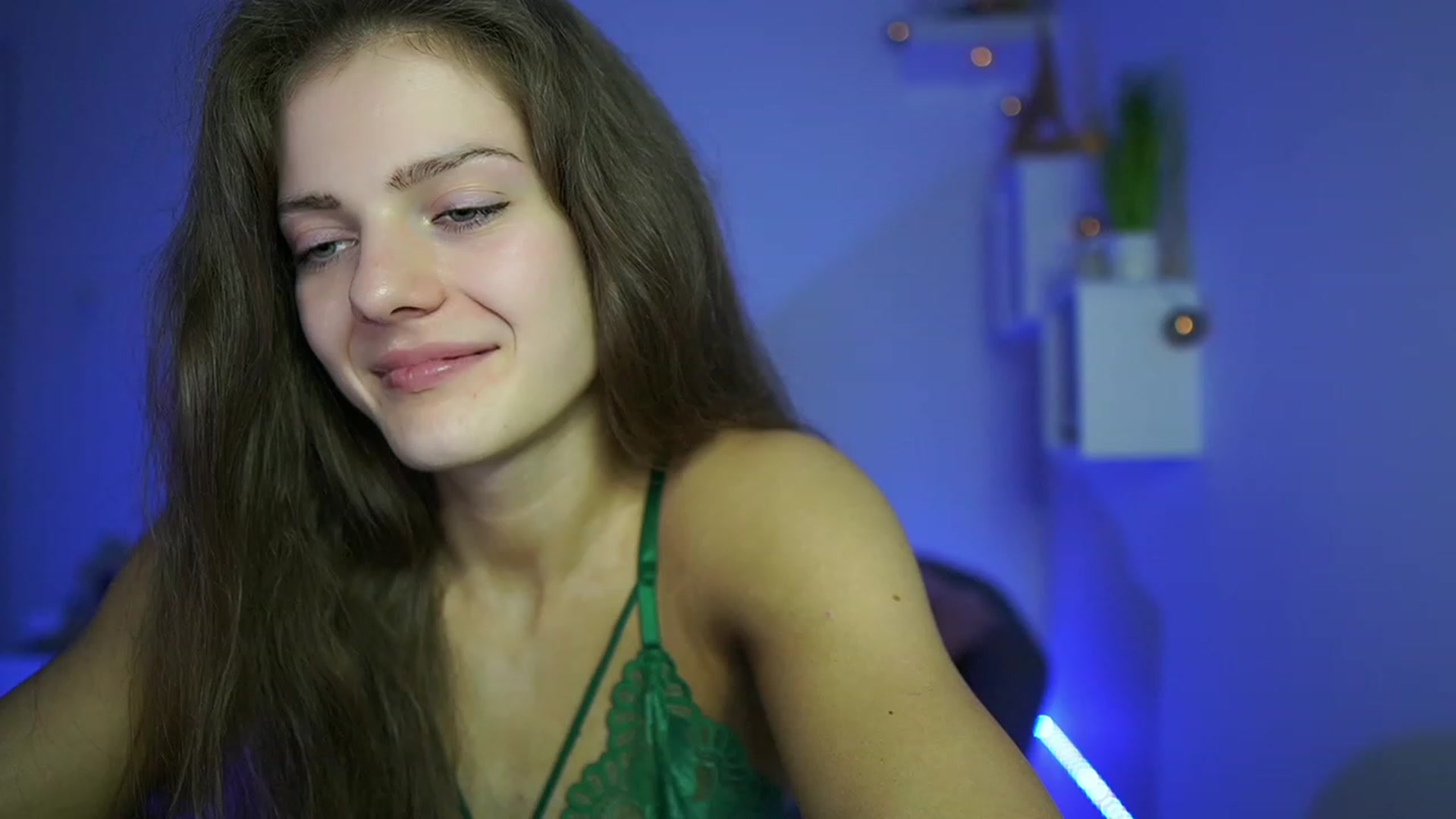 Gallery image thumbnail from Elly_Malkova_'s myfreecams stream on, 05/18/2023, 21:55 image 2 of 20