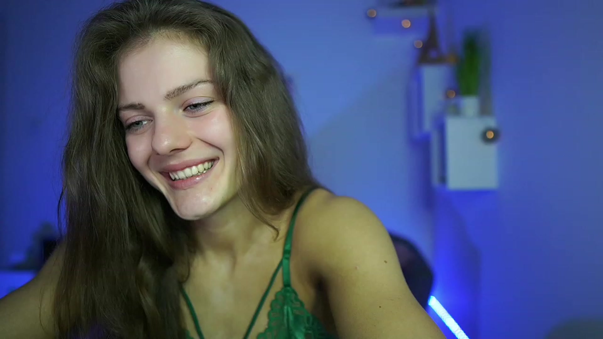 Gallery image thumbnail from Elly_Malkova_'s myfreecams stream on, 05/18/2023, 23:52 image 1 of 20