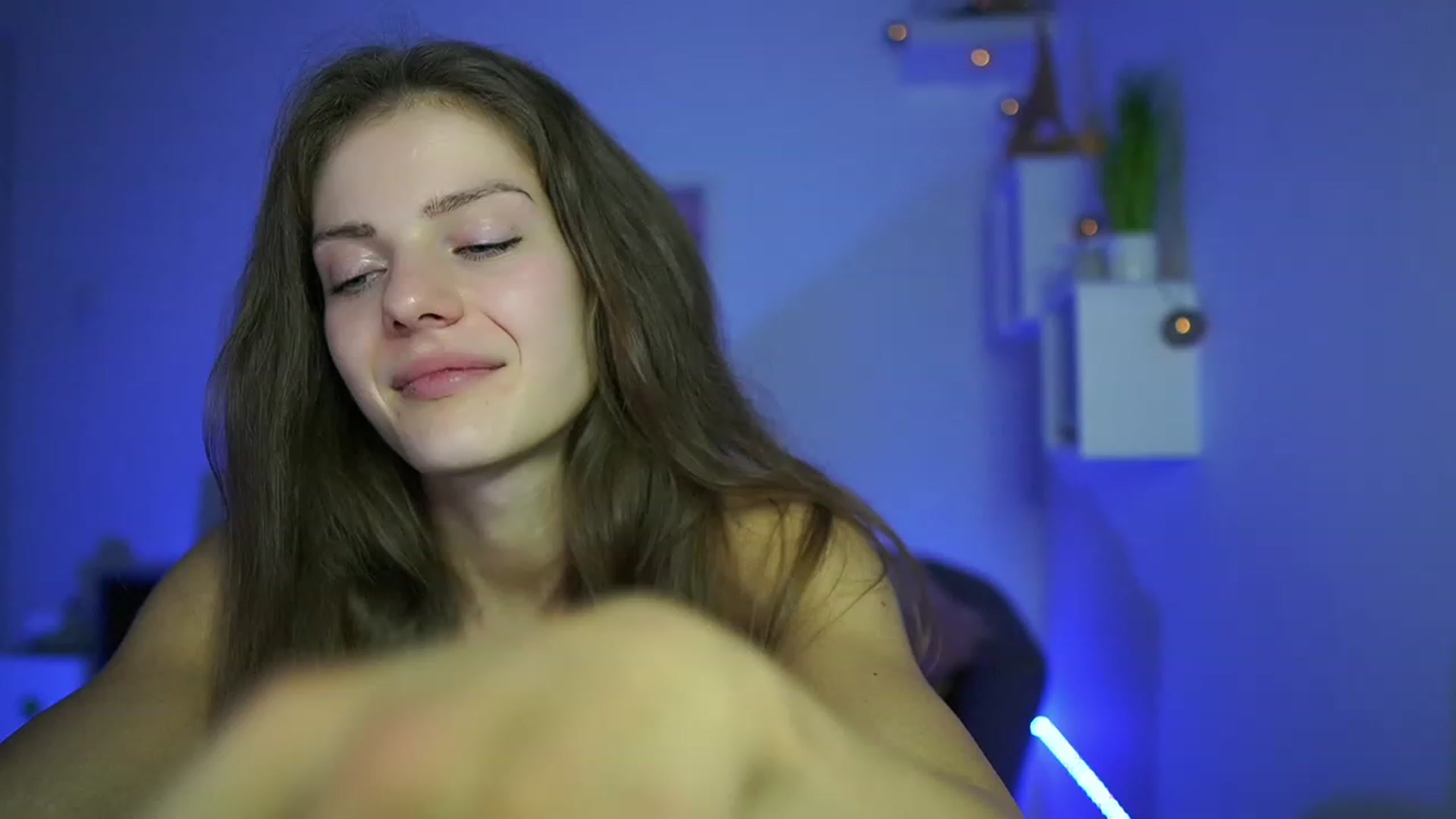Gallery image thumbnail from Elly_Malkova_'s myfreecams stream on, 05/18/2023, 23:52 image 15 of 20