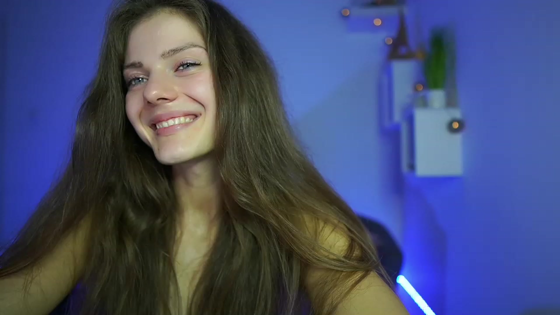 Gallery image thumbnail from Elly_Malkova_'s myfreecams stream on, 05/18/2023, 23:52 image 12 of 20