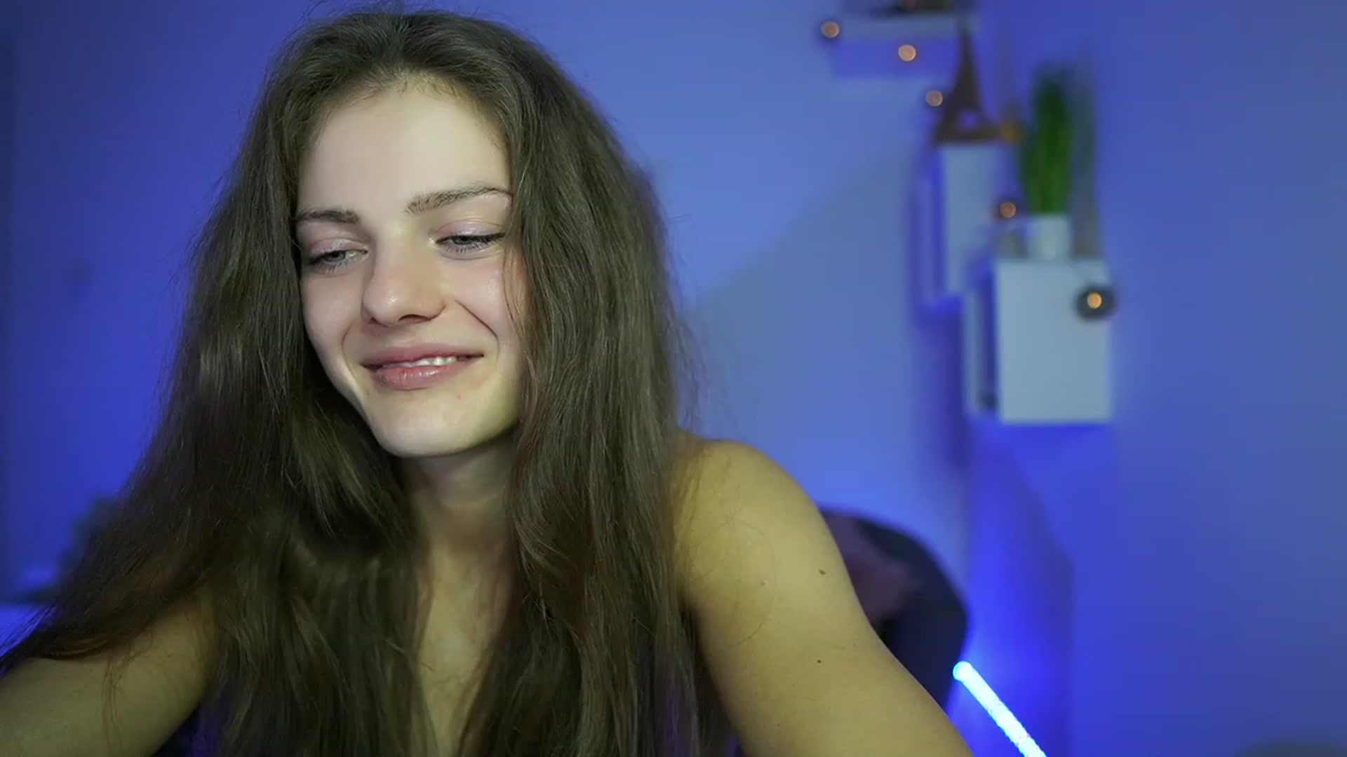 Gallery image thumbnail from Elly_Malkova_'s myfreecams stream on, 05/18/2023, 23:52 image 9 of 20