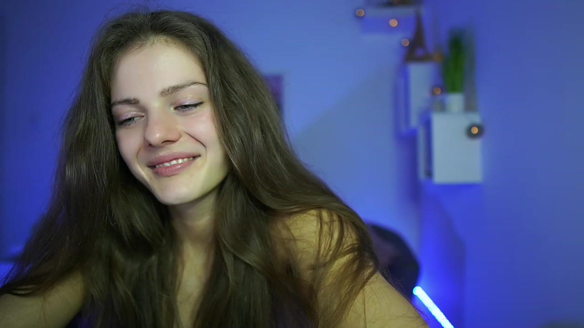 Gallery image thumbnail from Elly_Malkova_'s myfreecams stream on, 05/18/2023, 23:52 image 10 of 20
