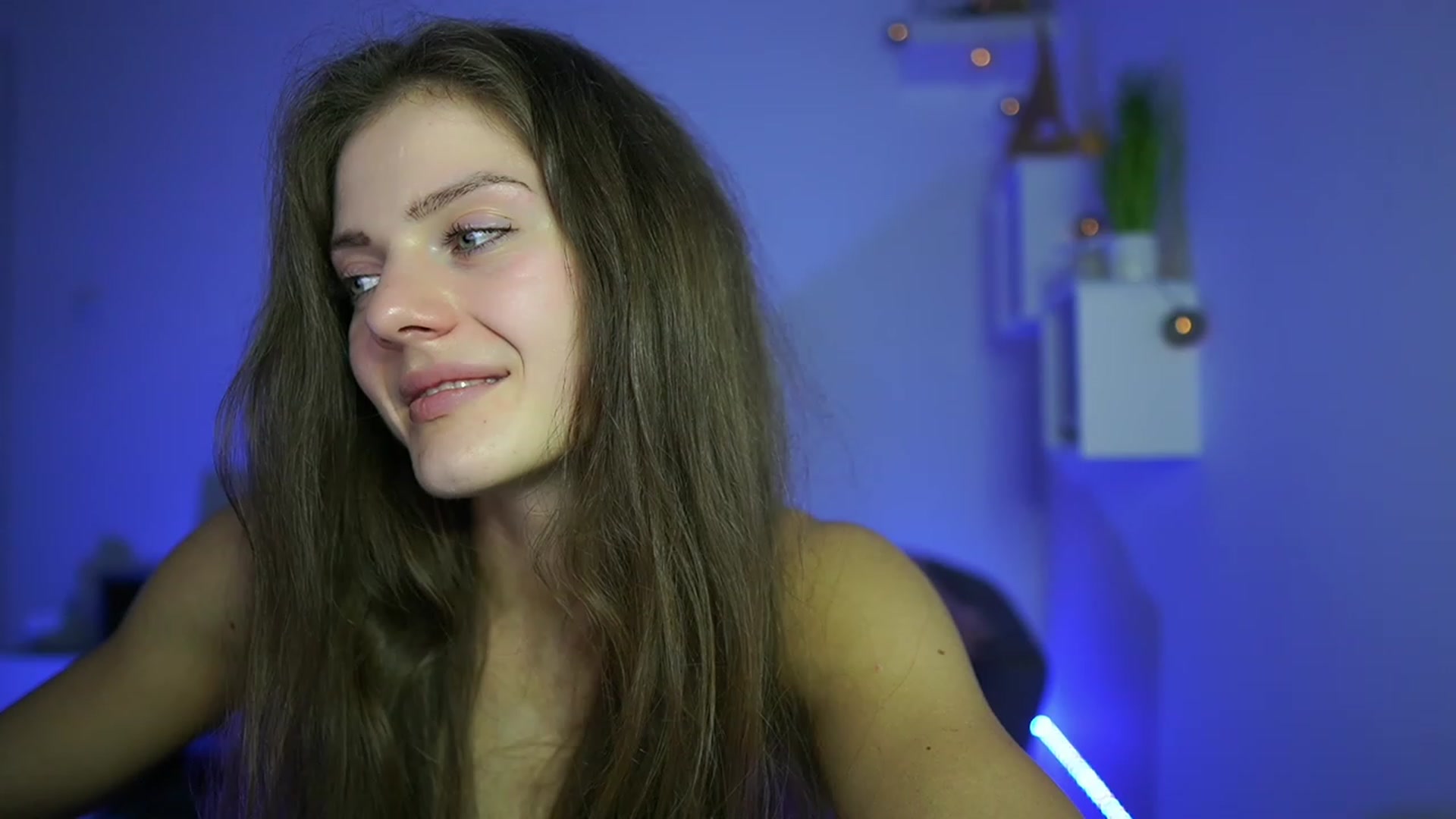 Gallery image thumbnail from Elly_Malkova_'s myfreecams stream on, 05/18/2023, 23:52 image 16 of 20