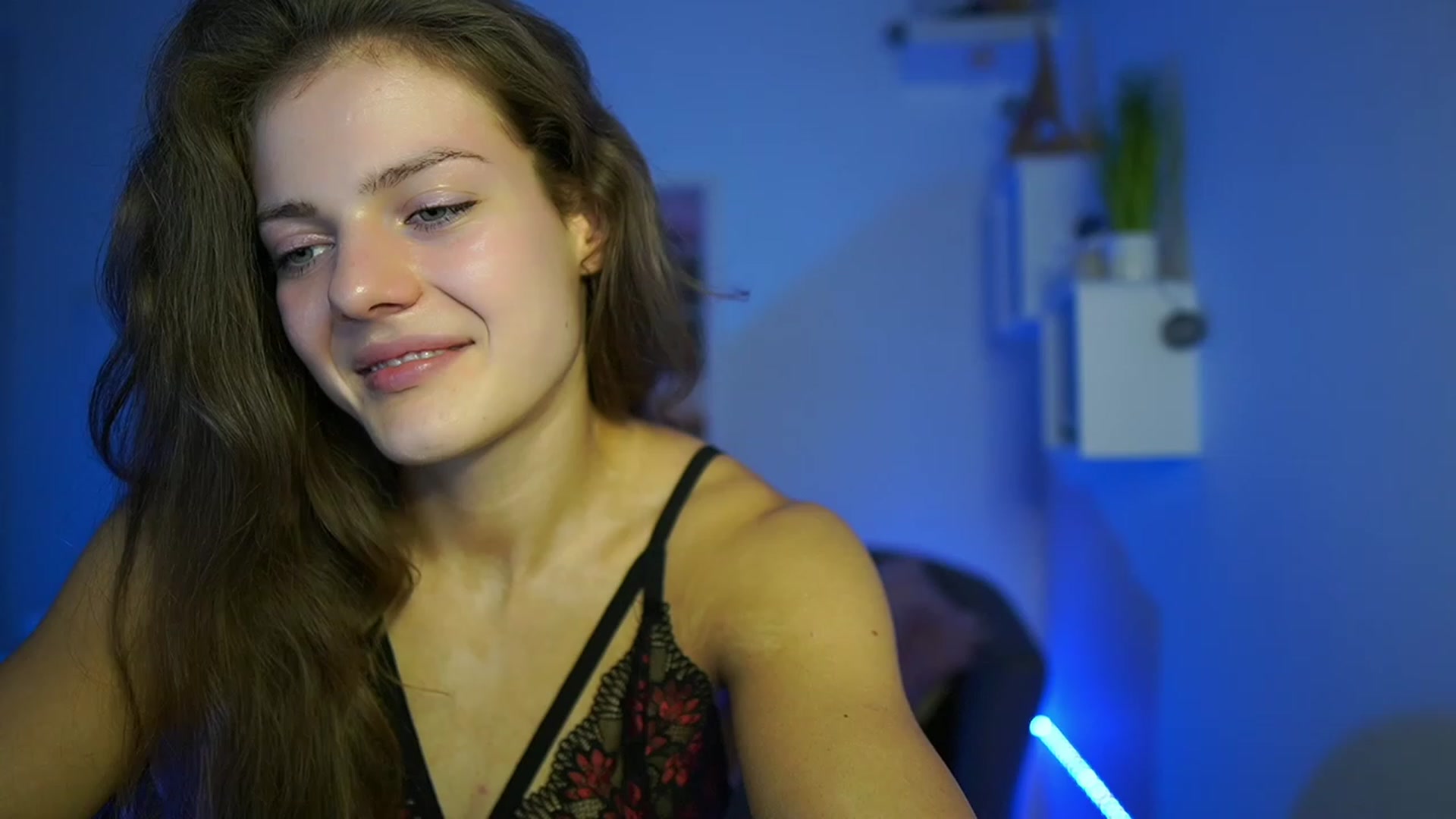Gallery image thumbnail from Elly_Malkova_'s myfreecams stream on, 05/19/2023, 19:21 image 12 of 20