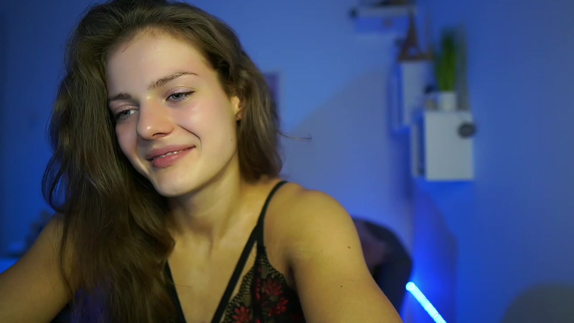 Gallery image thumbnail from Elly_Malkova_'s myfreecams stream on, 05/19/2023, 19:21 image 13 of 20