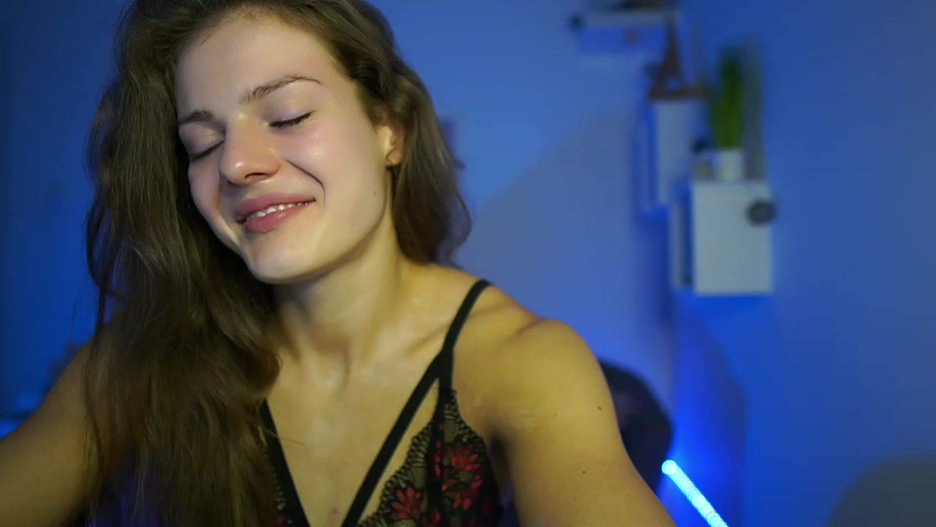 Gallery image thumbnail from Elly_Malkova_'s myfreecams stream on, 05/19/2023, 19:21 image 10 of 20