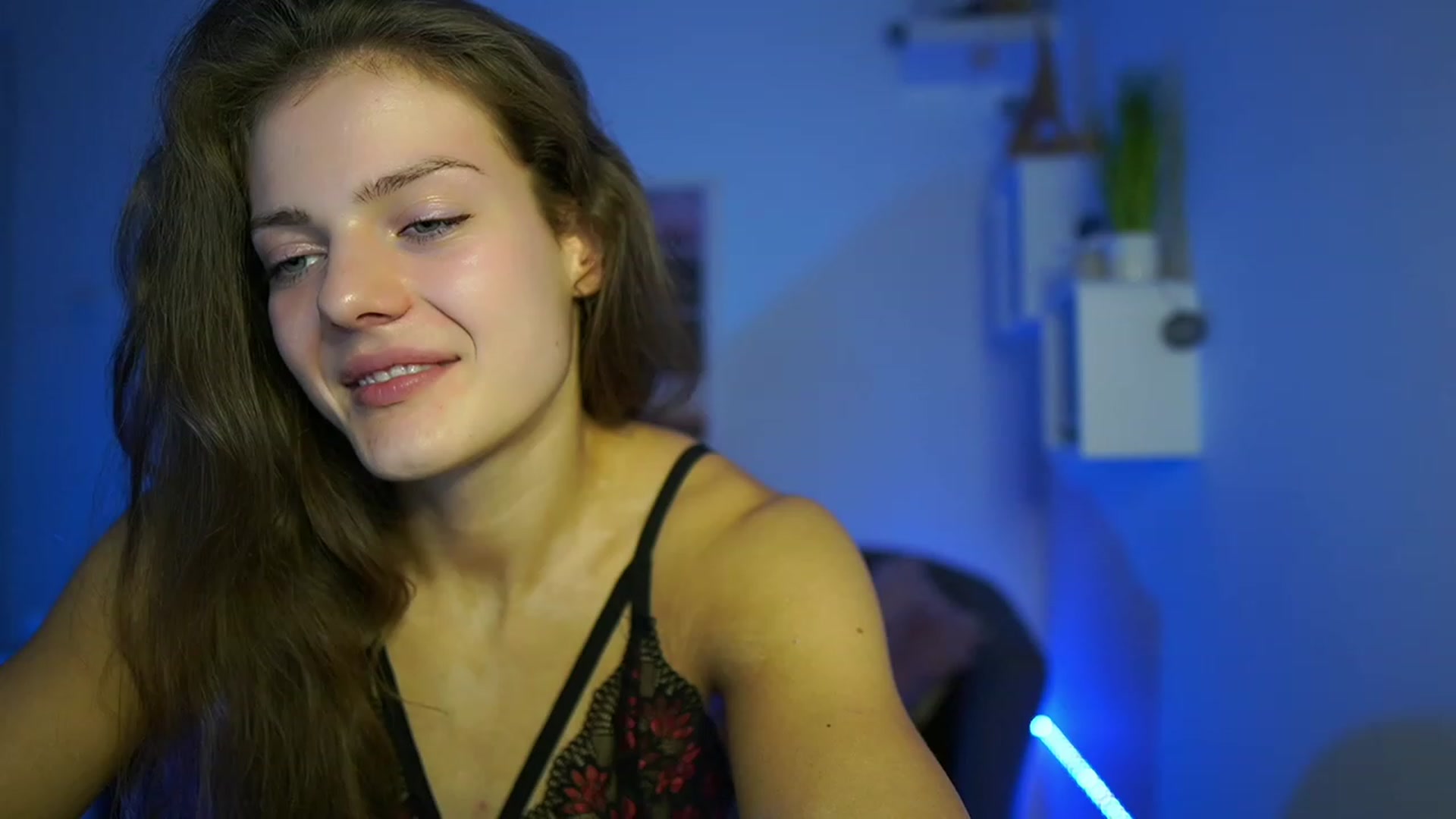 Gallery image thumbnail from Elly_Malkova_'s myfreecams stream on, 05/19/2023, 19:21 image 9 of 20