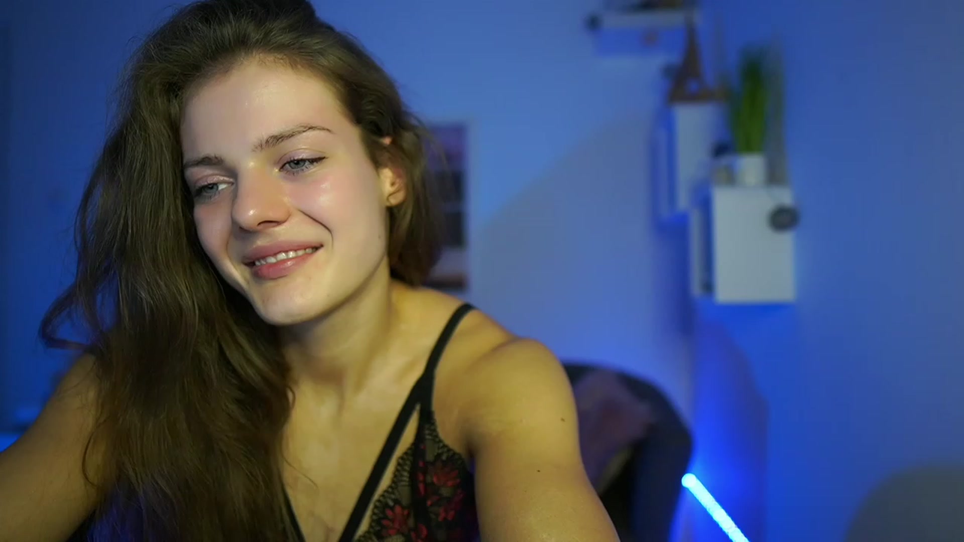 Gallery image thumbnail from Elly_Malkova_'s myfreecams stream on, 05/19/2023, 19:21 image 18 of 20