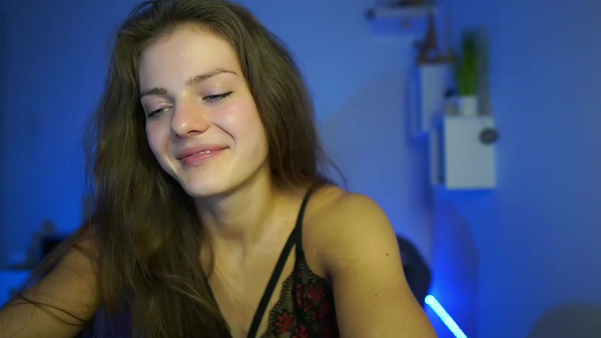 Gallery image thumbnail from Elly_Malkova_'s myfreecams stream on, 05/19/2023, 21:03 image 5 of 20