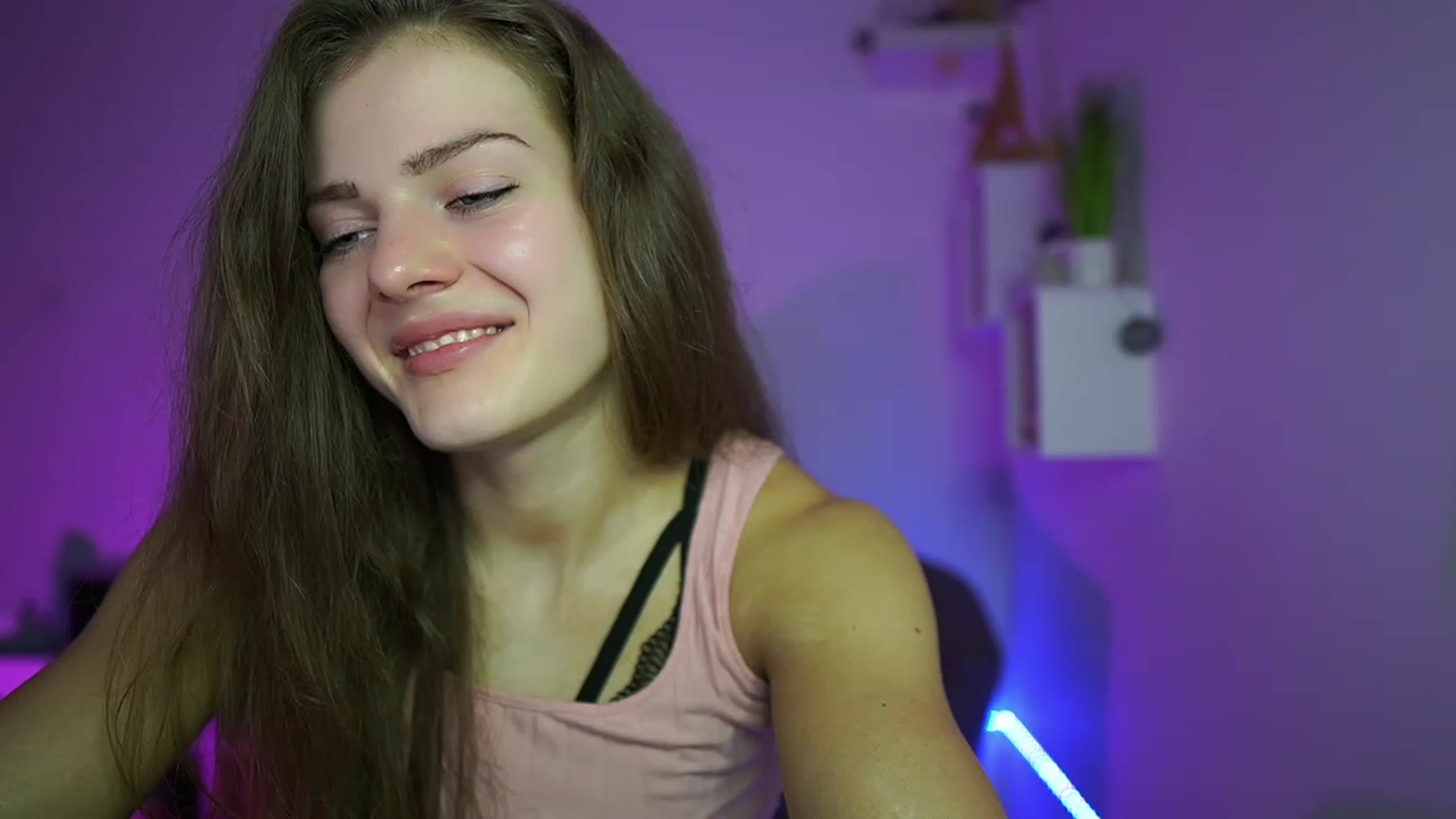 Gallery image thumbnail from Elly_Malkova_'s myfreecams stream on, 05/21/2023, 13:54 image 1 of 20
