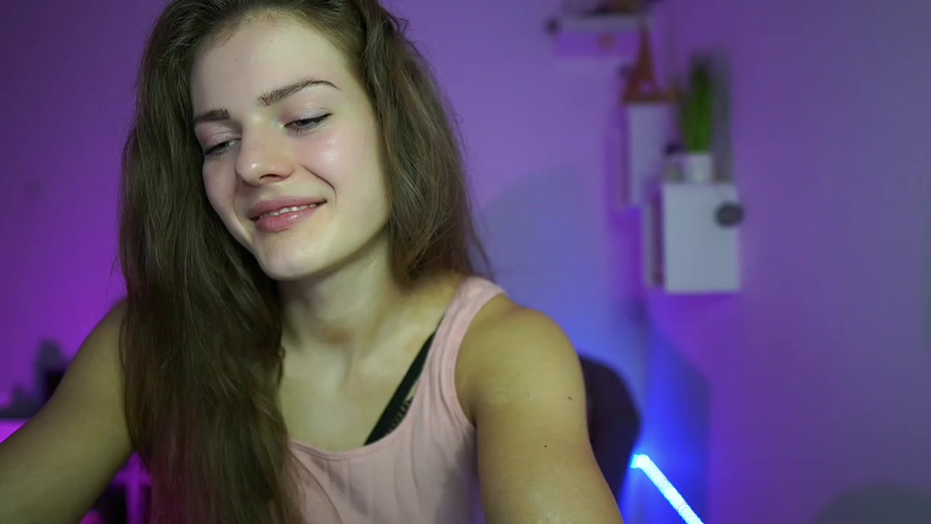 Gallery image thumbnail from Elly_Malkova_'s myfreecams stream on, 05/21/2023, 13:54 image 8 of 20